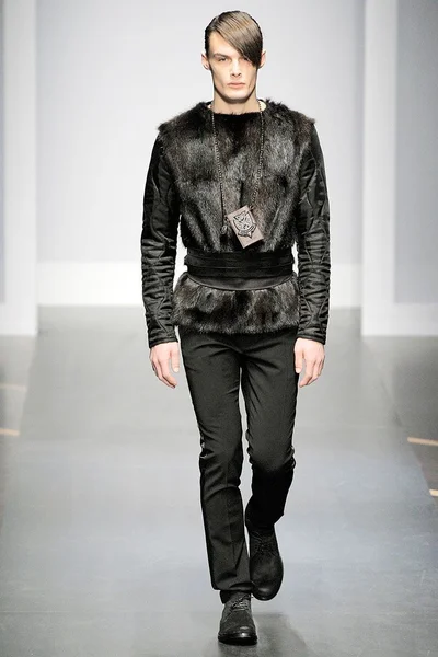 Look 30